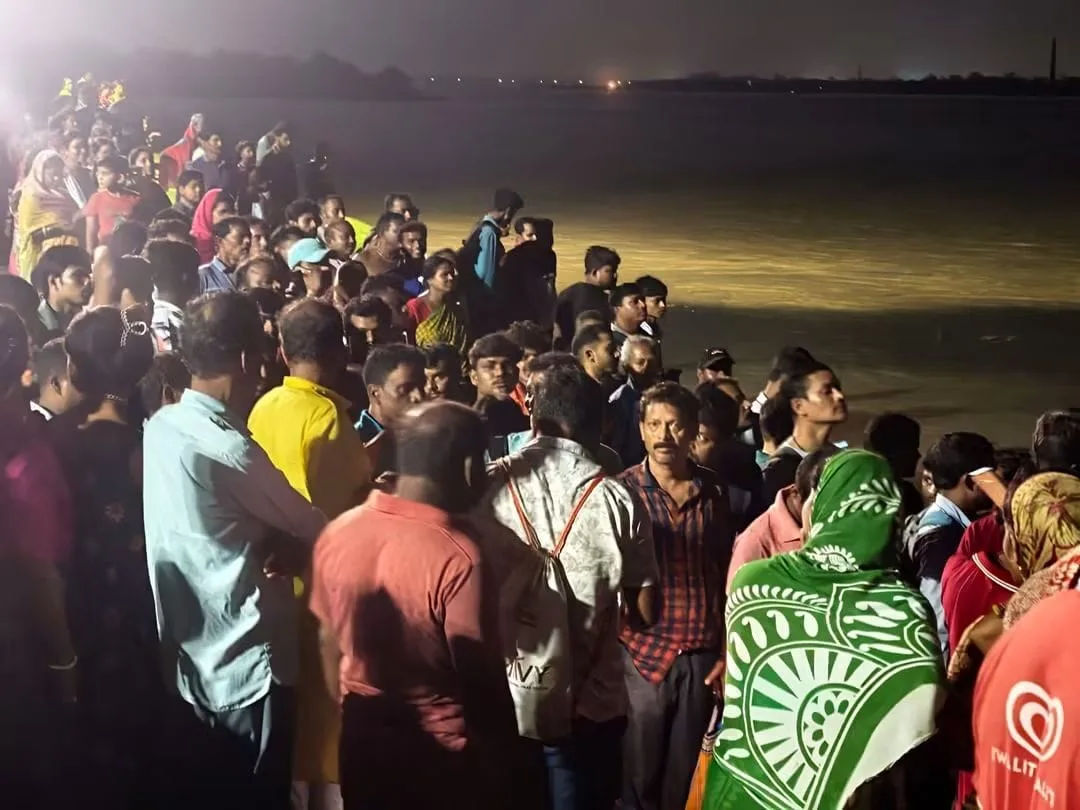 হলদি নদী তে ডুবল যাত্রী বোঝাই নৌকা