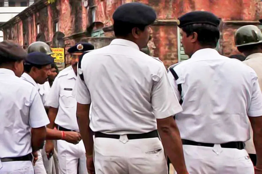 ঝাড়খন্ডে ব্যবসায়ী ক্ষুণে গ্রেপ্তার কলকাতা পুলিশের সার্জেন্ট ও সিভিক ভলেন্টিয়ার