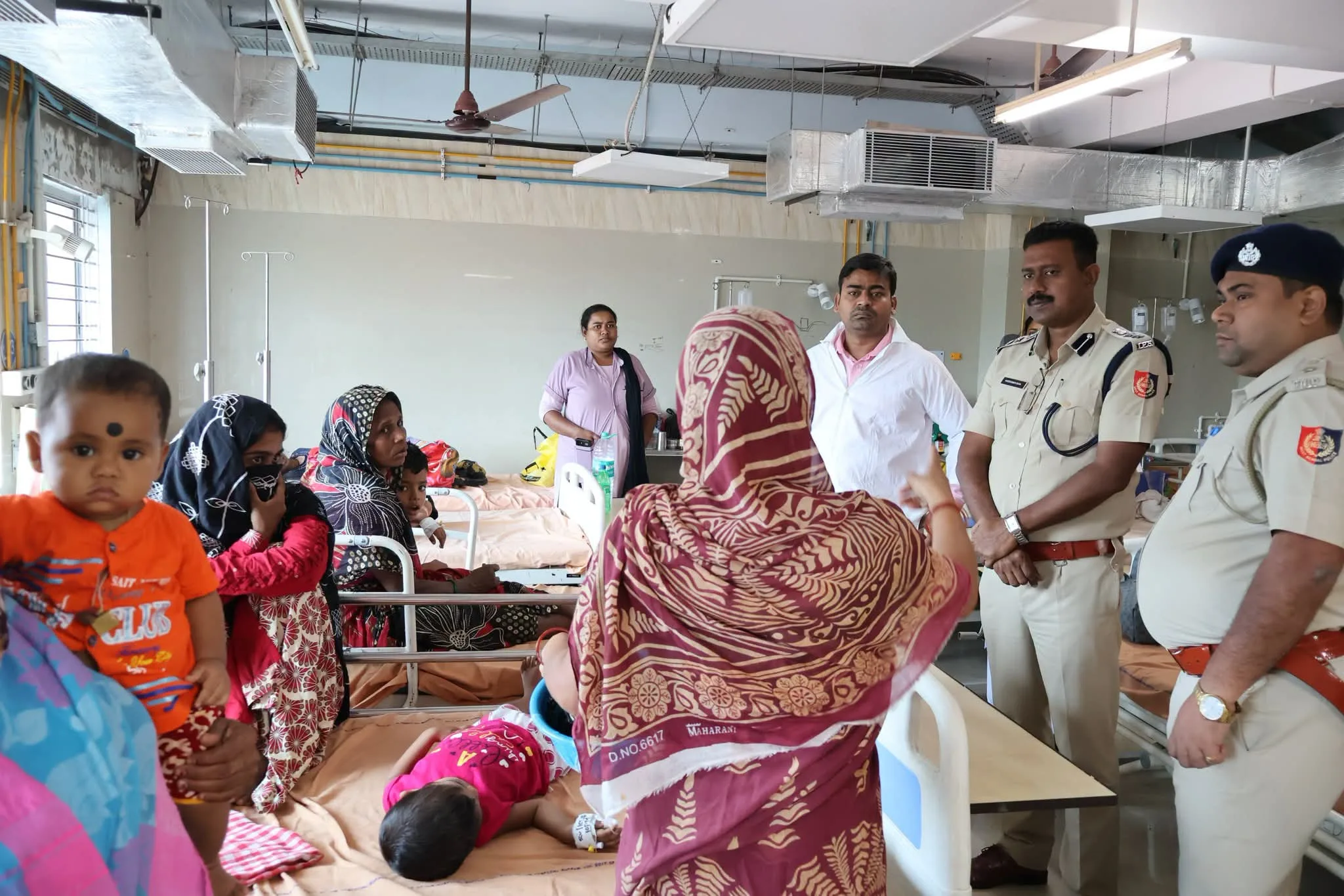 অসুস্থদের খোঁজ নিতে পাঁশকুড়া সুপার স্পেশালিটি হাসপাতালে- জেলা হাসপাতালে প্রশাসন