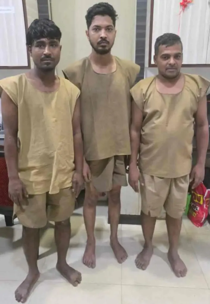 বাংলাদেশ পাচারের পূর্বে উদ্ধার ৫১ টি মোবাইল