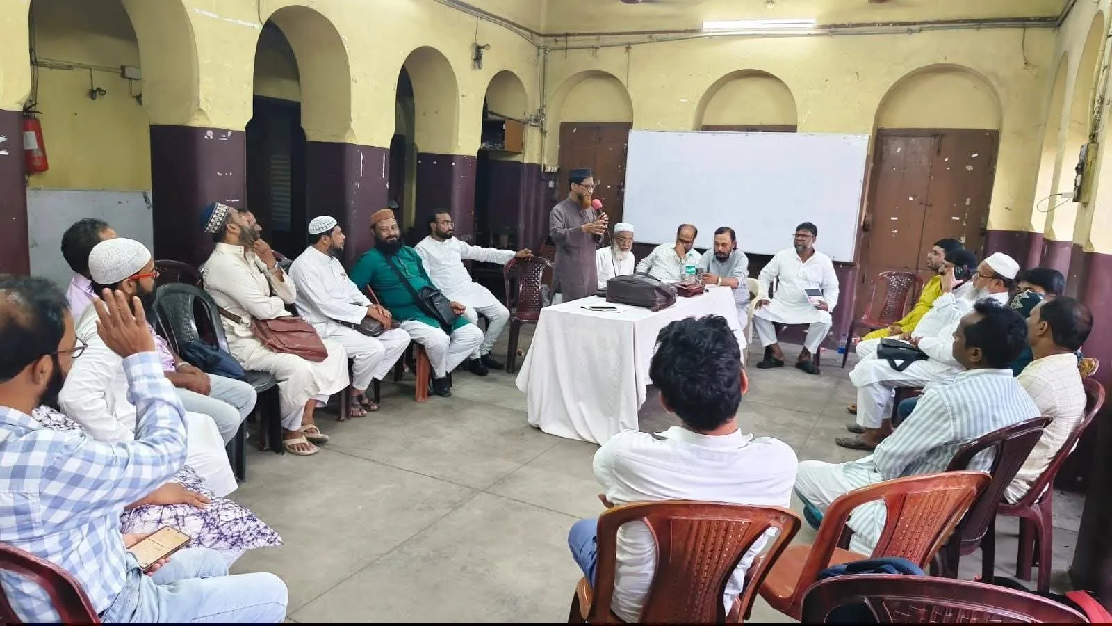 রাজ্যে মাদ্রাসা বাঁচাতে গোলটেবিল বৈঠক